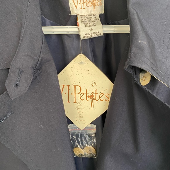 NWT VIP petites Navy Double Breasted Trench says Size 6 (fits up to 12) - Picture 2 of 3